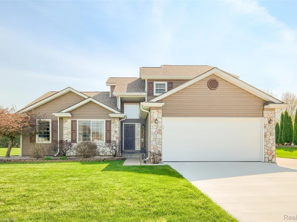 1447 Crystal Pond Dr, Davison, MI 48423
