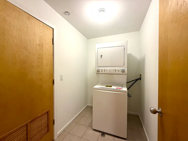 2157 N Damen Ave #305 — Photo 18