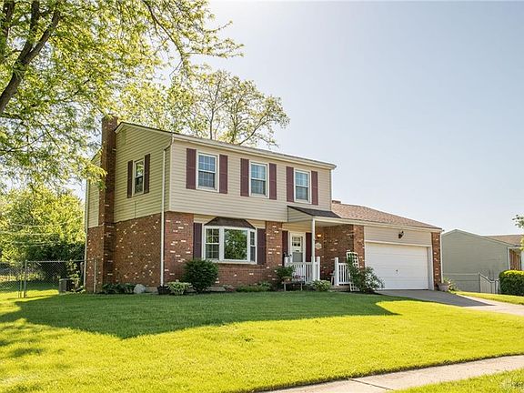 3rd image of 906 Avey Ln