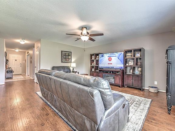 5th image of 2753 Sandberry Dr