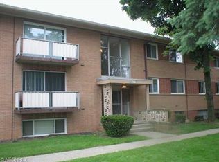22071 River Oaks Dr APT A4, Rocky River, OH 44116