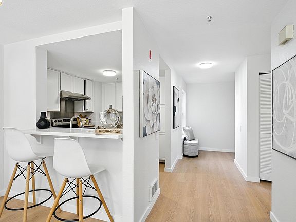 4th image of 555 10th St APT 201