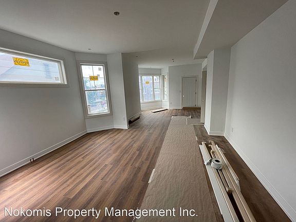 4th image of 2547 Harriet Ave