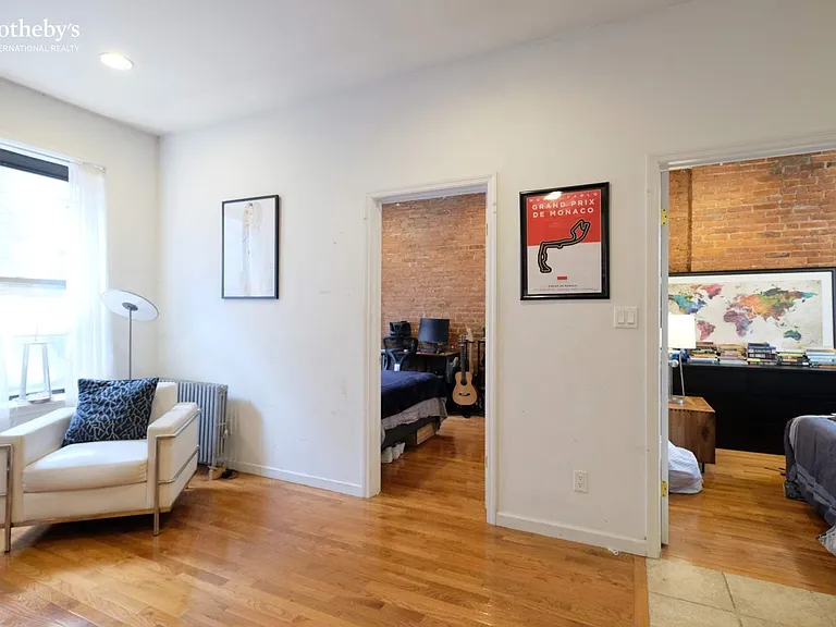 744 9th Ave #5R — Photo 7