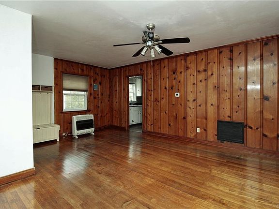 4th image of 200 Woodbine St