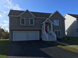 29 Lynwood St, Fall River, MA 02721