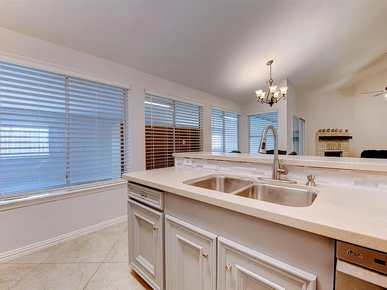 10703 Highland Woods Dr — Photo 25