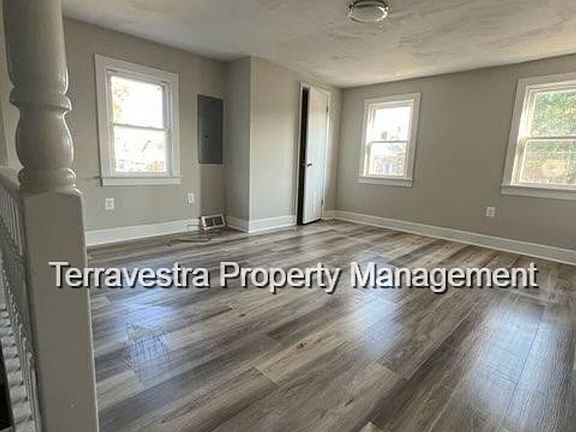 4th image of 122 E Mulberry St #2