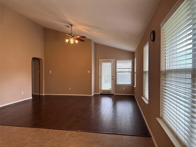 11217 McKinney Spring Dr — Photo 10