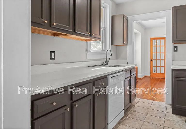 1623 Lafayette Blvd — Photo 14