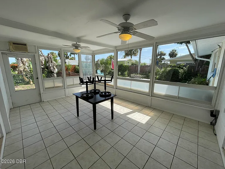 135 Kent Dr — Photo 15