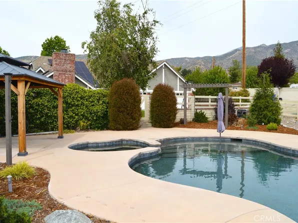 35685 Sleepy Hollow Ln, Yucaipa, CA 92399