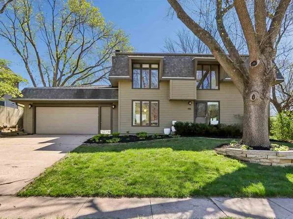 416 Macbride Rd, Iowa City, IA 52246