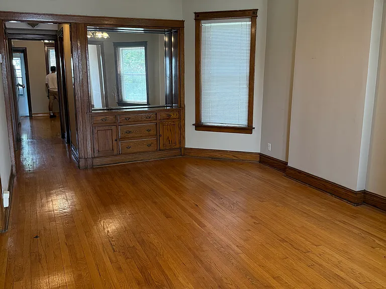 1632 W Nelson St #2 — Photo 3
