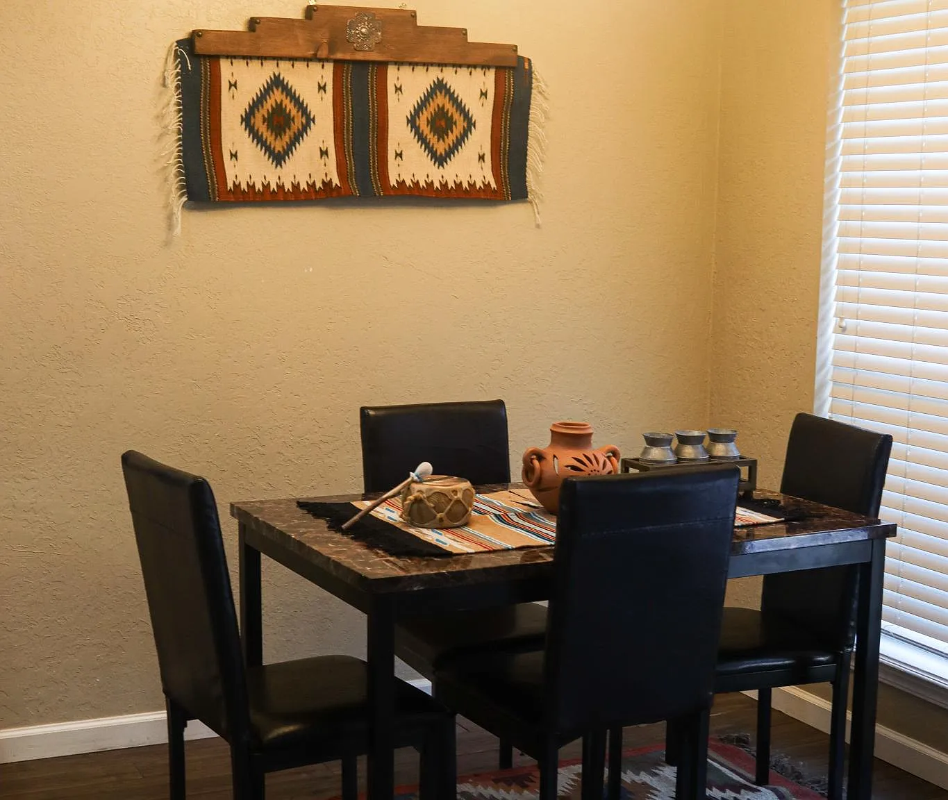3 bed, 1200 sqft, $1,800 — Photo 1