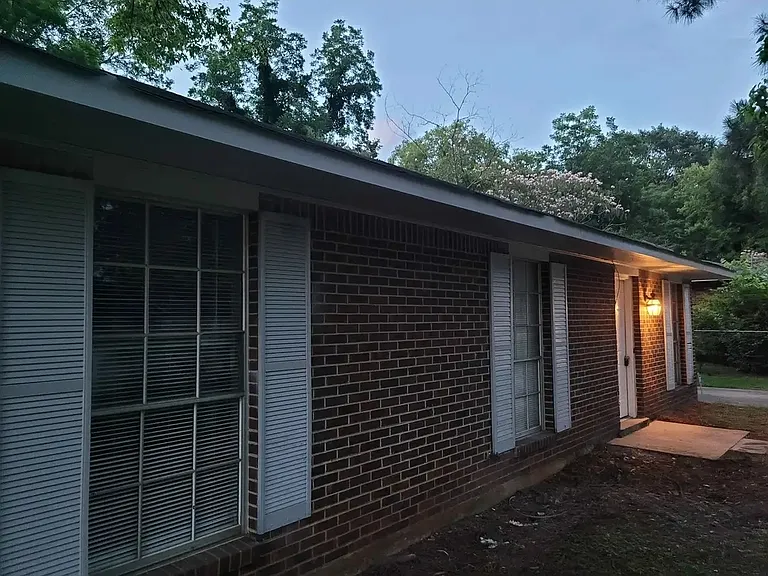 1521 Gibson St — Photo 2