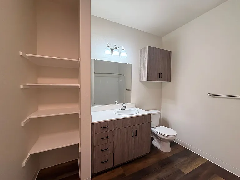 Creek's Edge Apartments — Photo 26