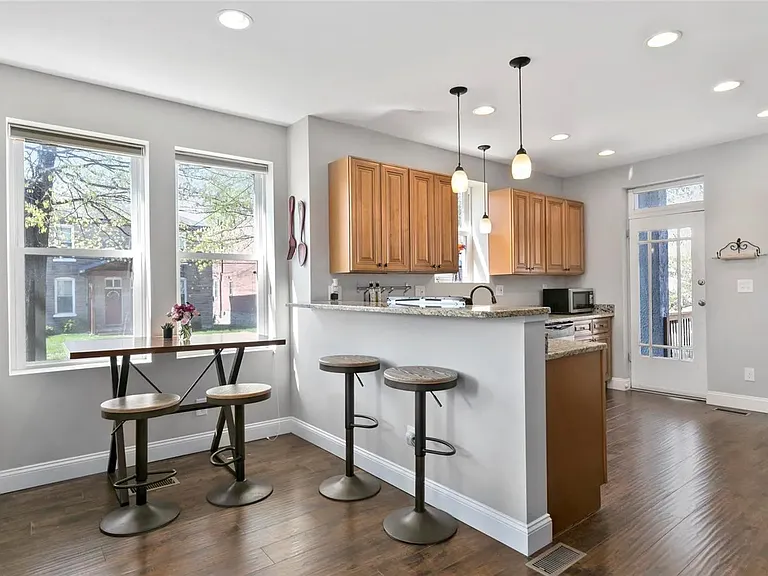 2135 Forest Ave — Photo 8