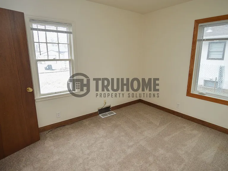 2305 University Ave — Photo 15
