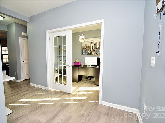 3rd image of 856 Wingthorn Rose Dr