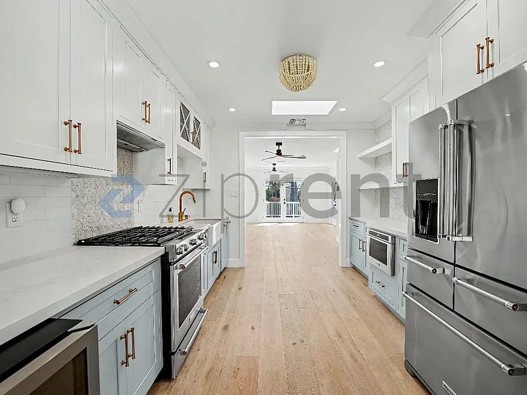517 Sapphire St — Photo 8
