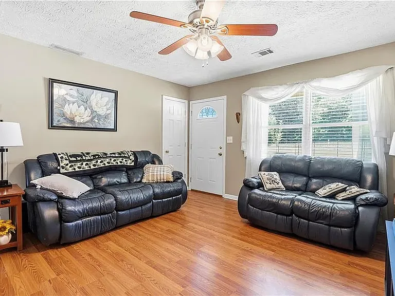 1530 Highway 155 N — Photo 6