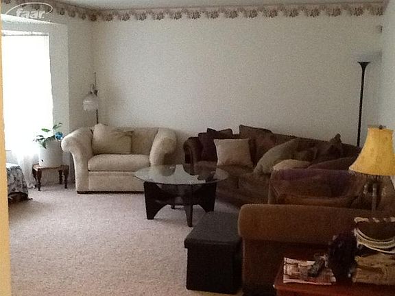 2nd image of 2405 Lincoln Manor Dr