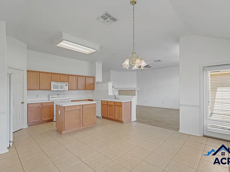 5902 Sutherland Dr — Photo 4