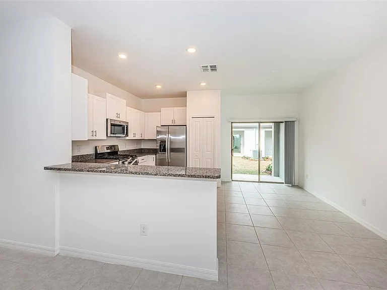 8327 Crescent Oaks Dr — Photo 13