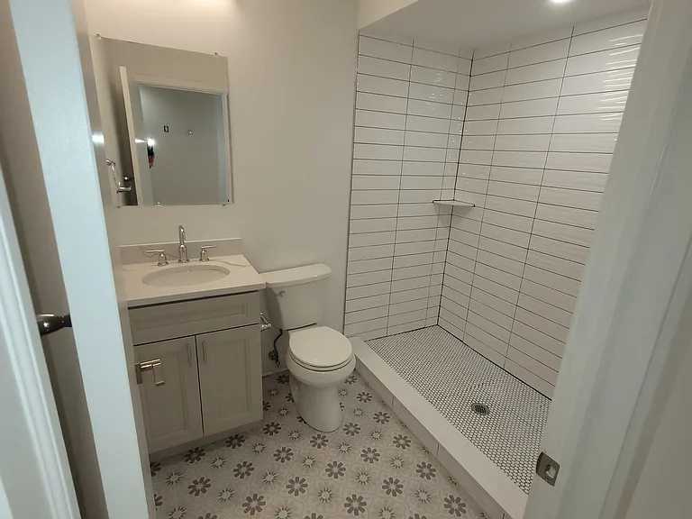 223 E Girard Ave #1R — Photo 4