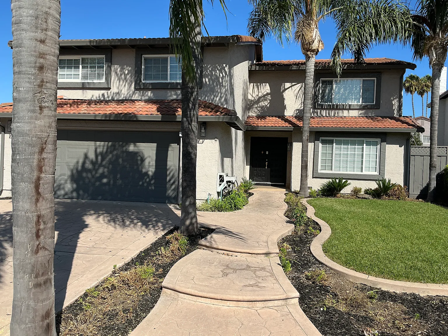 5 bed, 2.5 bath, 2922 sqft, $6,000 — Photo 2