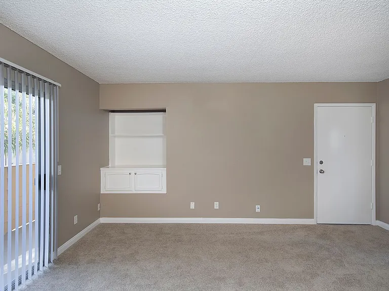 Royal Village Apartments — Photo 34