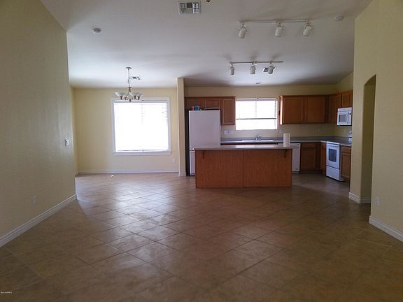5th image of 2927 E Mead Dr