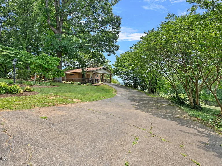 1220 Romans Dr — Photo 9