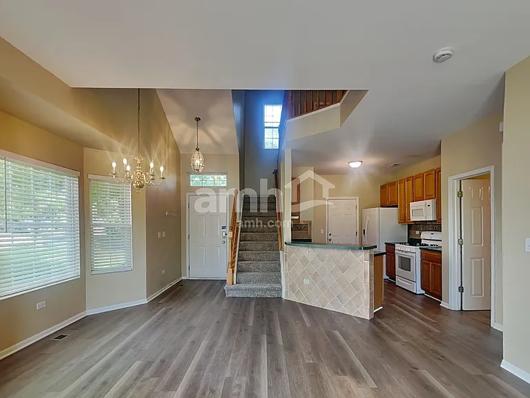 1437 White Pine Ln — Photo 4