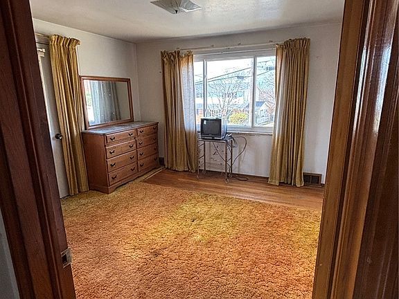 4th image of 1800 McCully Rd