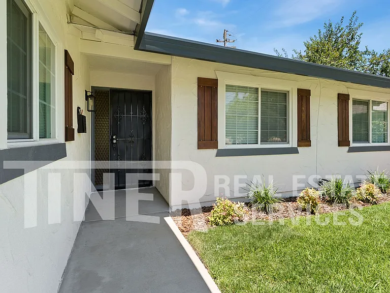 2815 Erin Dr — Photo 6