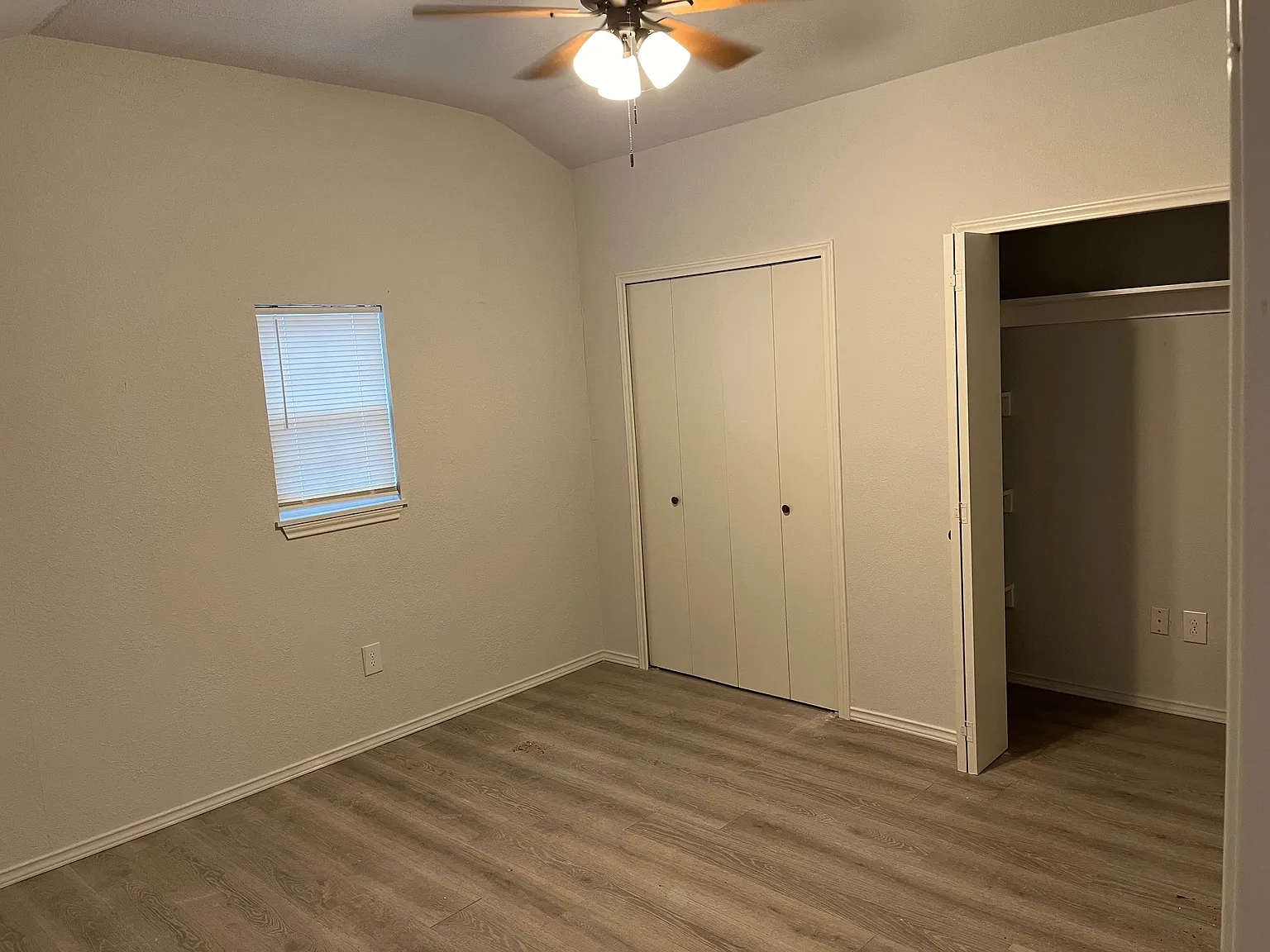 2 bed, 1000 sqft, $1,400 — Photo 3