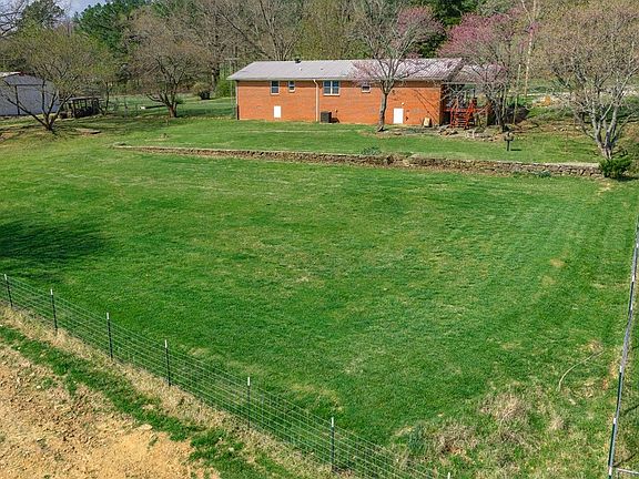 3rd image of 20096 Hidden Valley Rd
