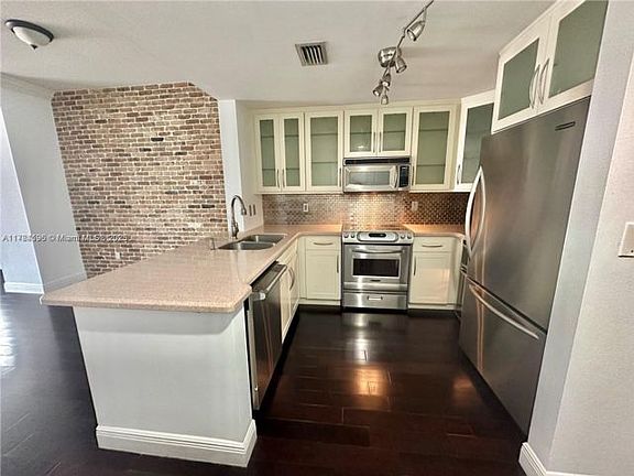 2nd image of 10 Aragon Ave Ste 607