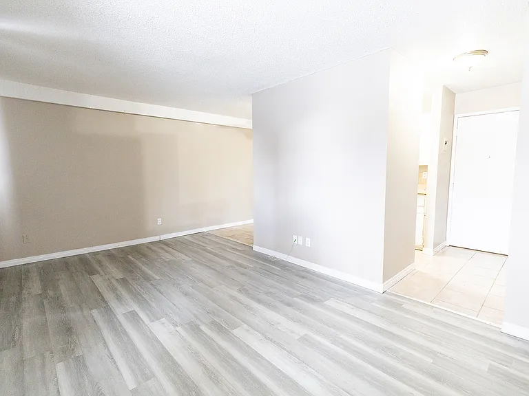 305 13th Ave NE — Photo 12