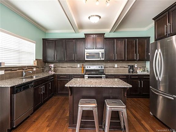 4th image of 1118 Jasmine Dr