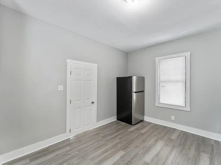 1020 W 37th St — Photo 13