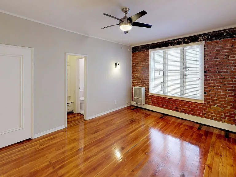 La Chandelle Apts...Charming building...Renovated Apartments Available...Hardwood Floors! — Photo 8