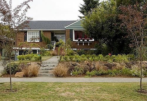 2nd image of 4016 NE 56th St