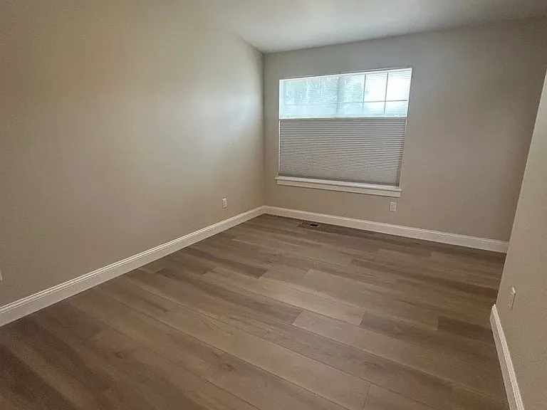 536 E Mulberry St — Photo 72