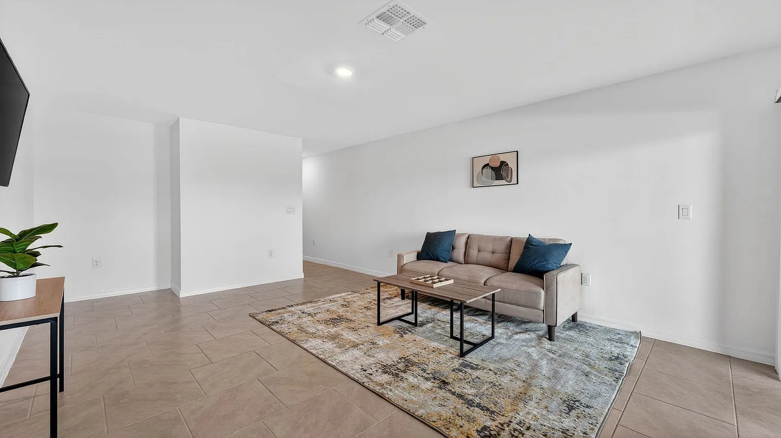 2 bed, 2.5 bath, 13906 sqft, $2,074 — Photo 1