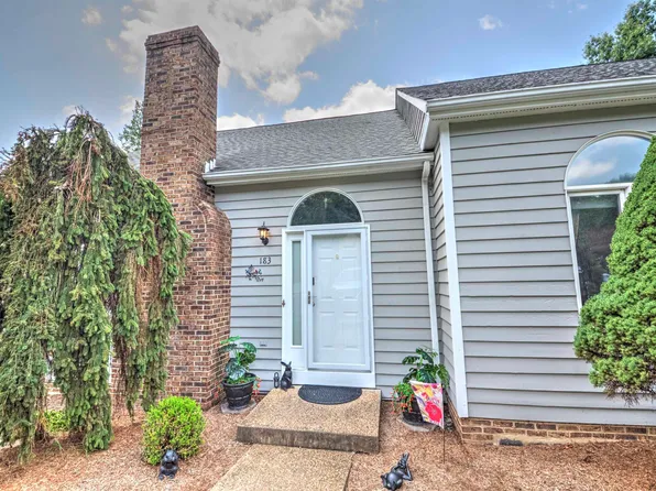 183 Idlewood Blvd, Staunton, VA 24401