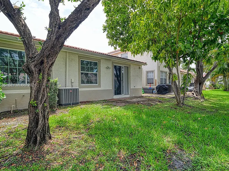 18743 SW 27th St #18743 — Photo 25