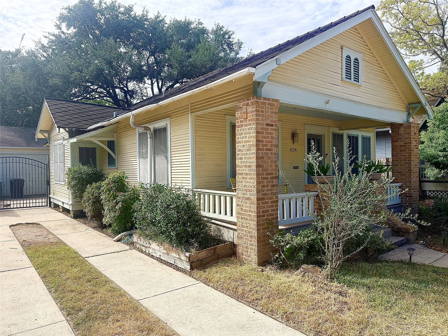 3 bed, 1.0 bath, 1424 sqft, $3,250 — Photo 3